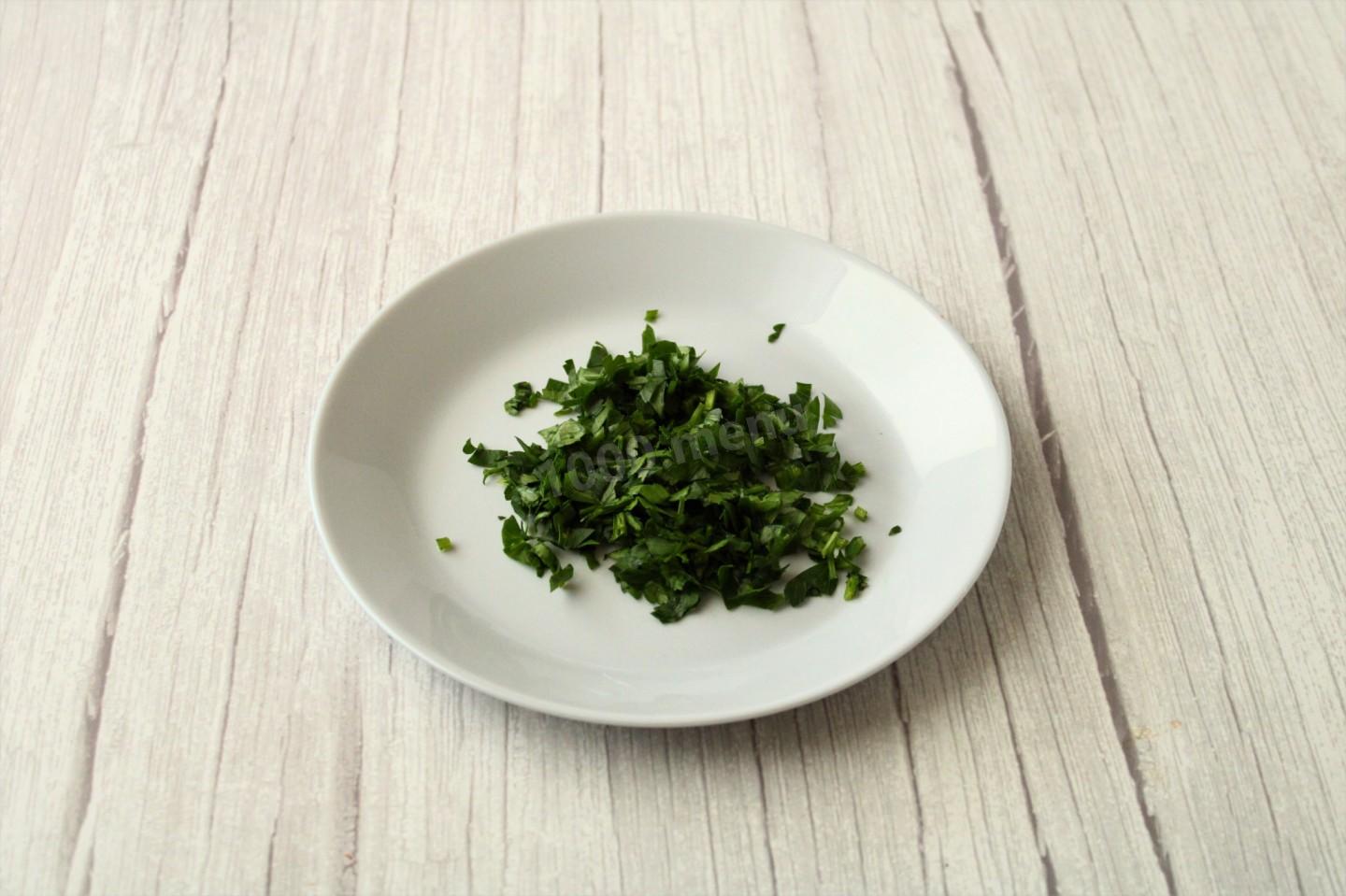 Шаг 15 приготовления Щи из квашеной капусты с курицей