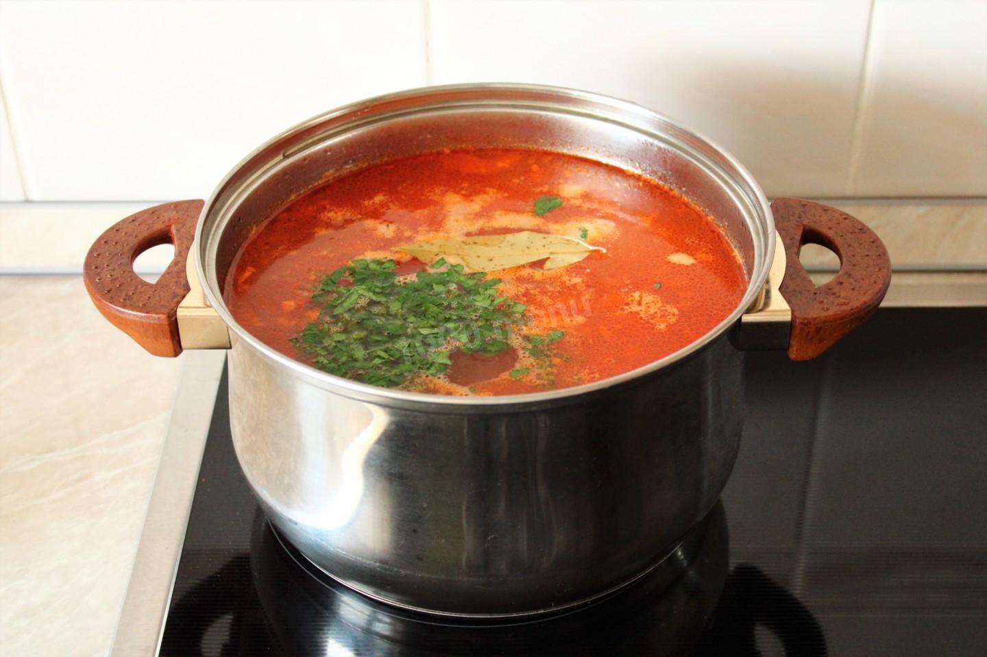 Шаг 16 приготовления Щи из квашеной капусты с курицей