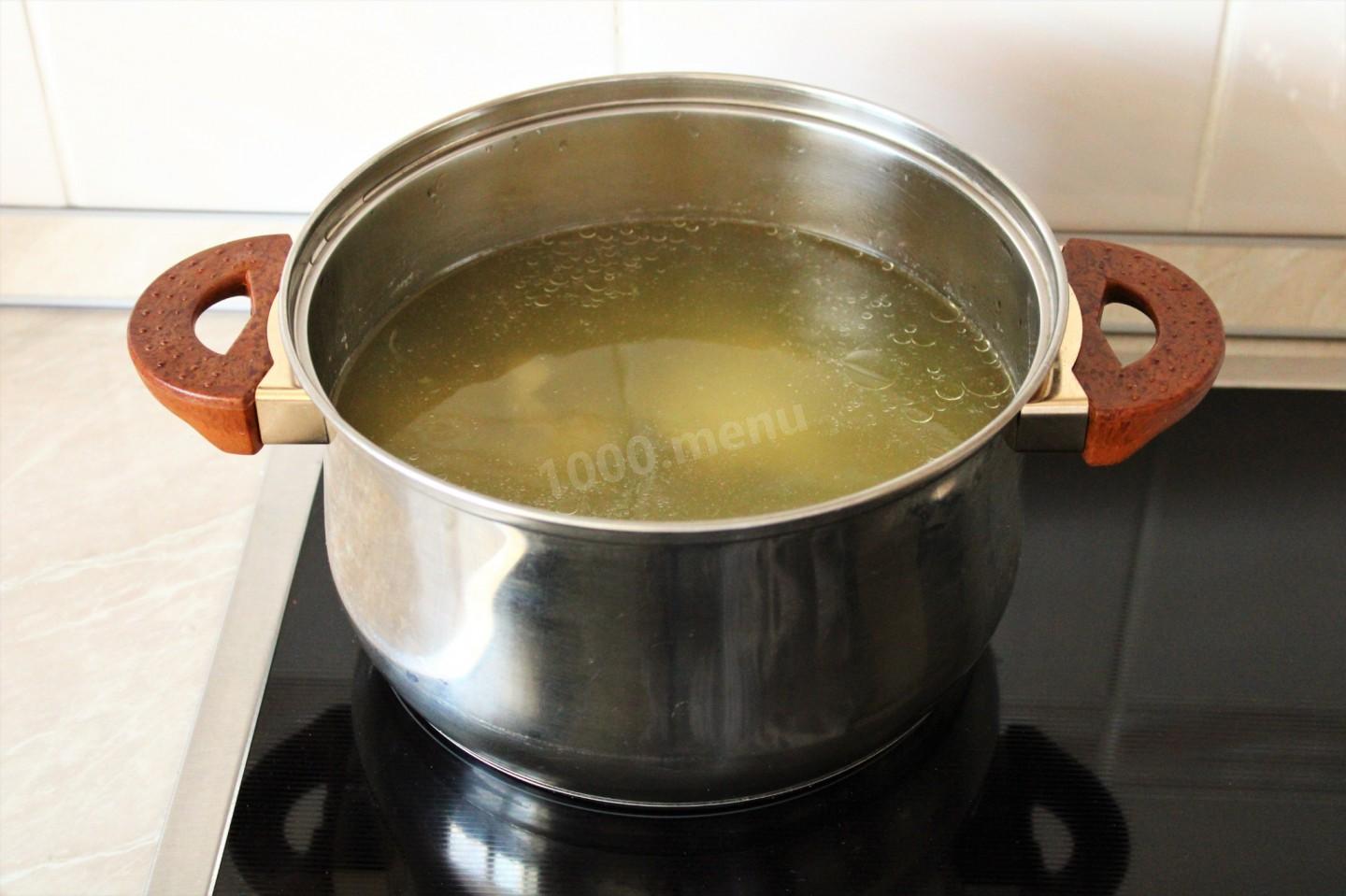 Шаг 3 приготовления Щи из квашеной капусты с курицей