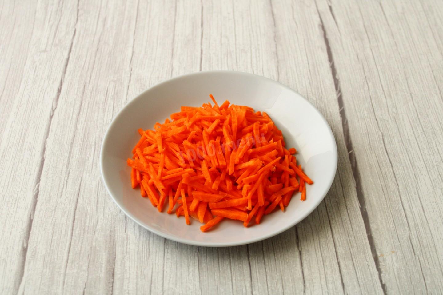 Шаг 7 приготовления Щи из квашеной капусты с курицей