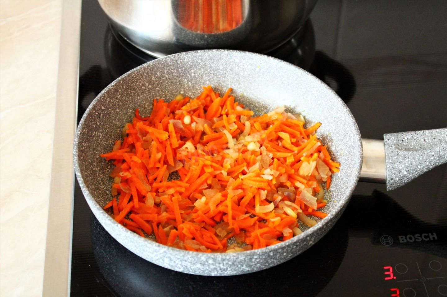 Шаг 9 приготовления Щи из квашеной капусты с курицей
