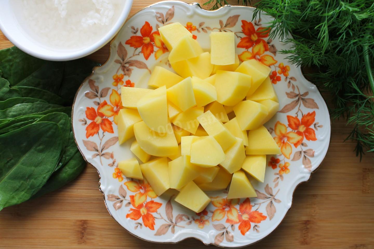 Шаг 3 приготовления Суп щавелевый без мяса с яйцом и рисом