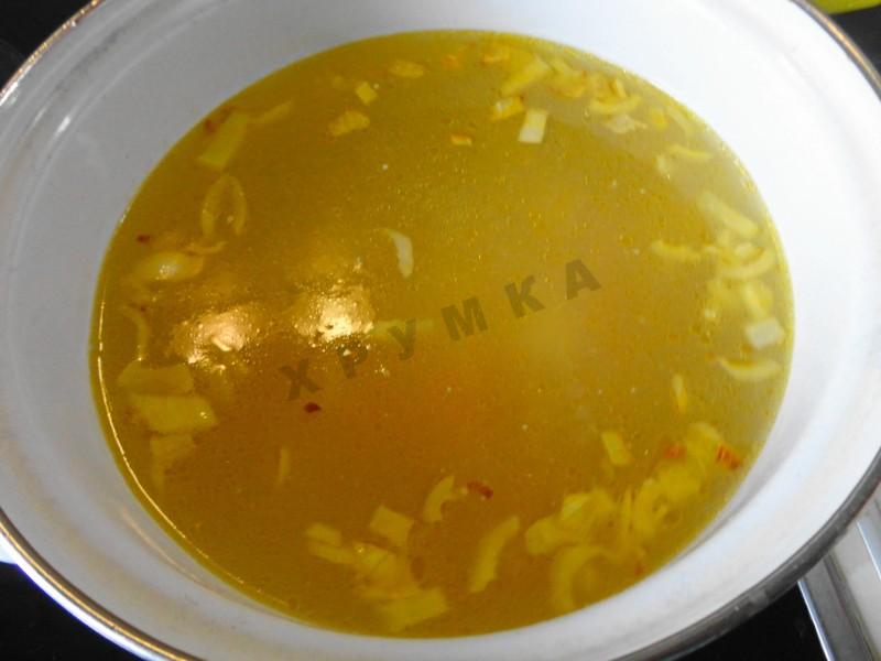 Шаг 7 приготовления Рыбный суп уха из кеты