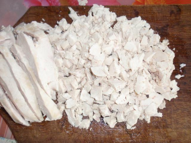Шаг 4 приготовления Окрошка на курином бульоне