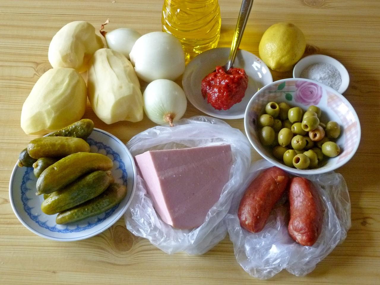 Шаг 1 приготовления Простая солянка классическая с колбасой без мяса
