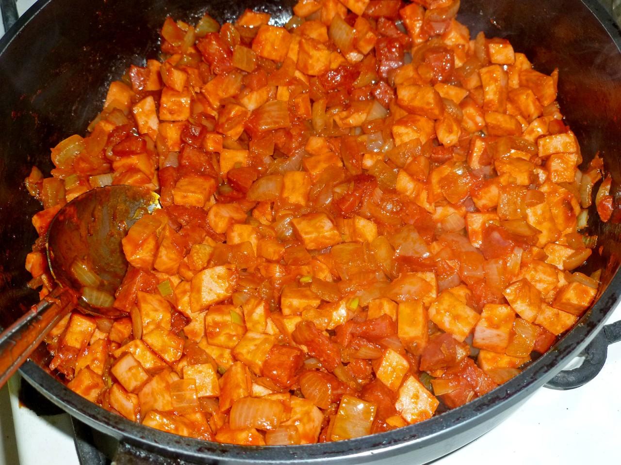 Шаг 11 приготовления Простая солянка классическая с колбасой без мяса