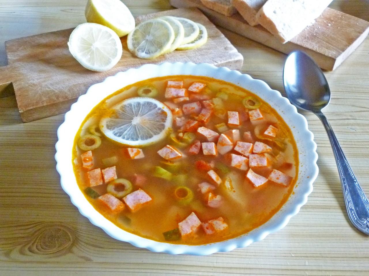 Шаг 16 приготовления Простая солянка классическая с колбасой без мяса