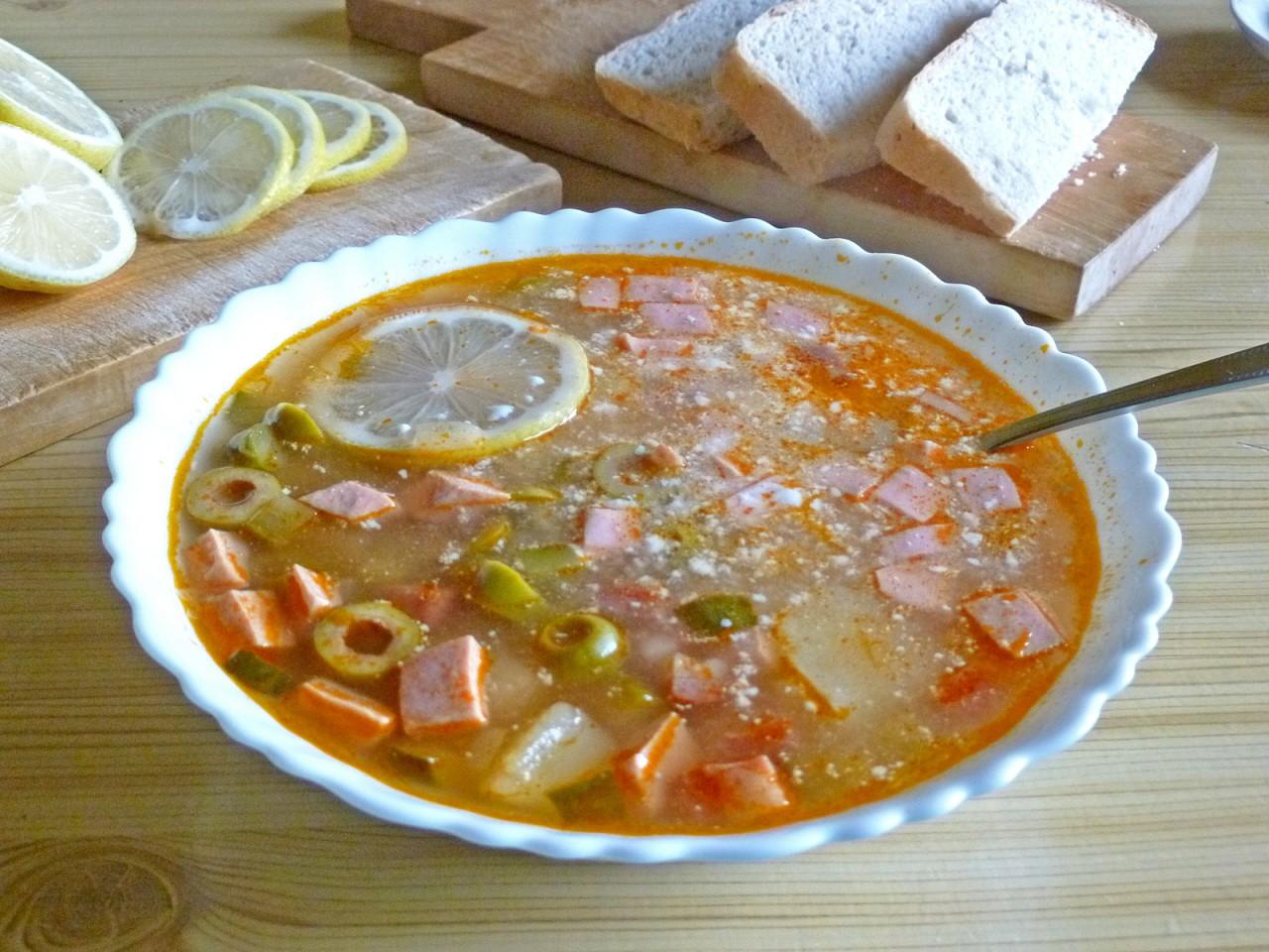 Шаг 17 приготовления Простая солянка классическая с колбасой без мяса