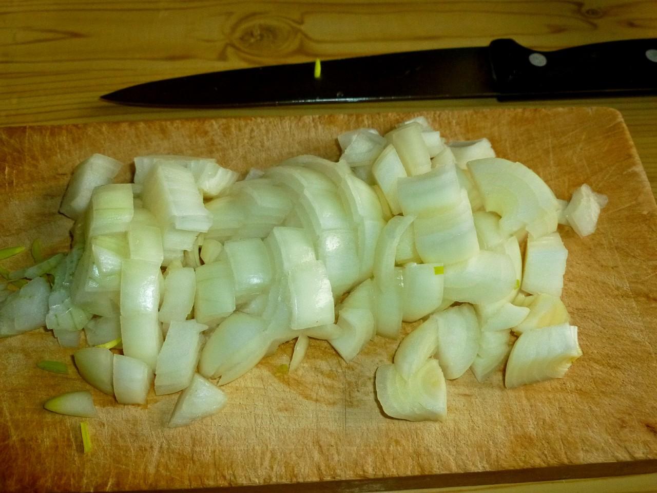 Шаг 4 приготовления Простая солянка классическая с колбасой без мяса