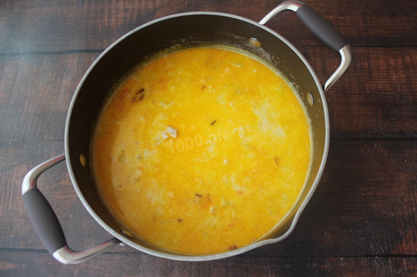 Шаг 8 приготовления Сырный суп с курицей и картошкой, плавленым сыром и рисом