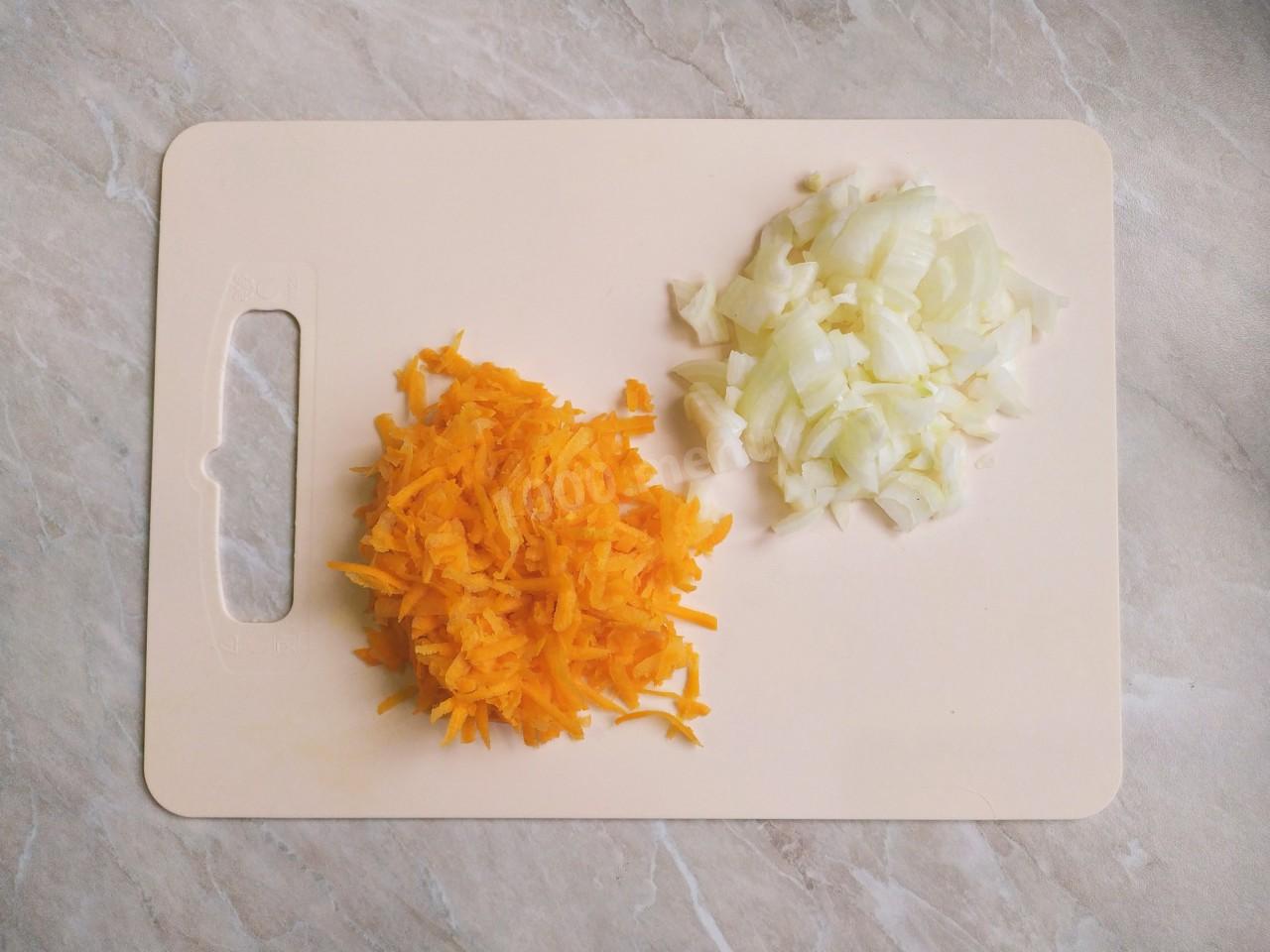 Шаг 2 приготовления Сливочный суп с плавленным сыром и курицей