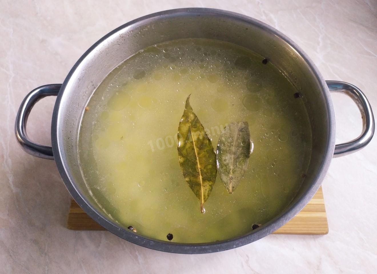 Шаг 5 приготовления Сливочный суп с плавленным сыром и курицей