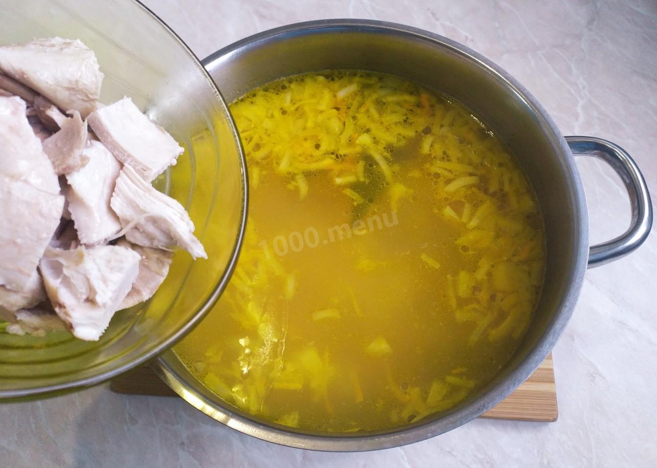 Шаг 8 приготовления Сливочный суп с плавленным сыром и курицей