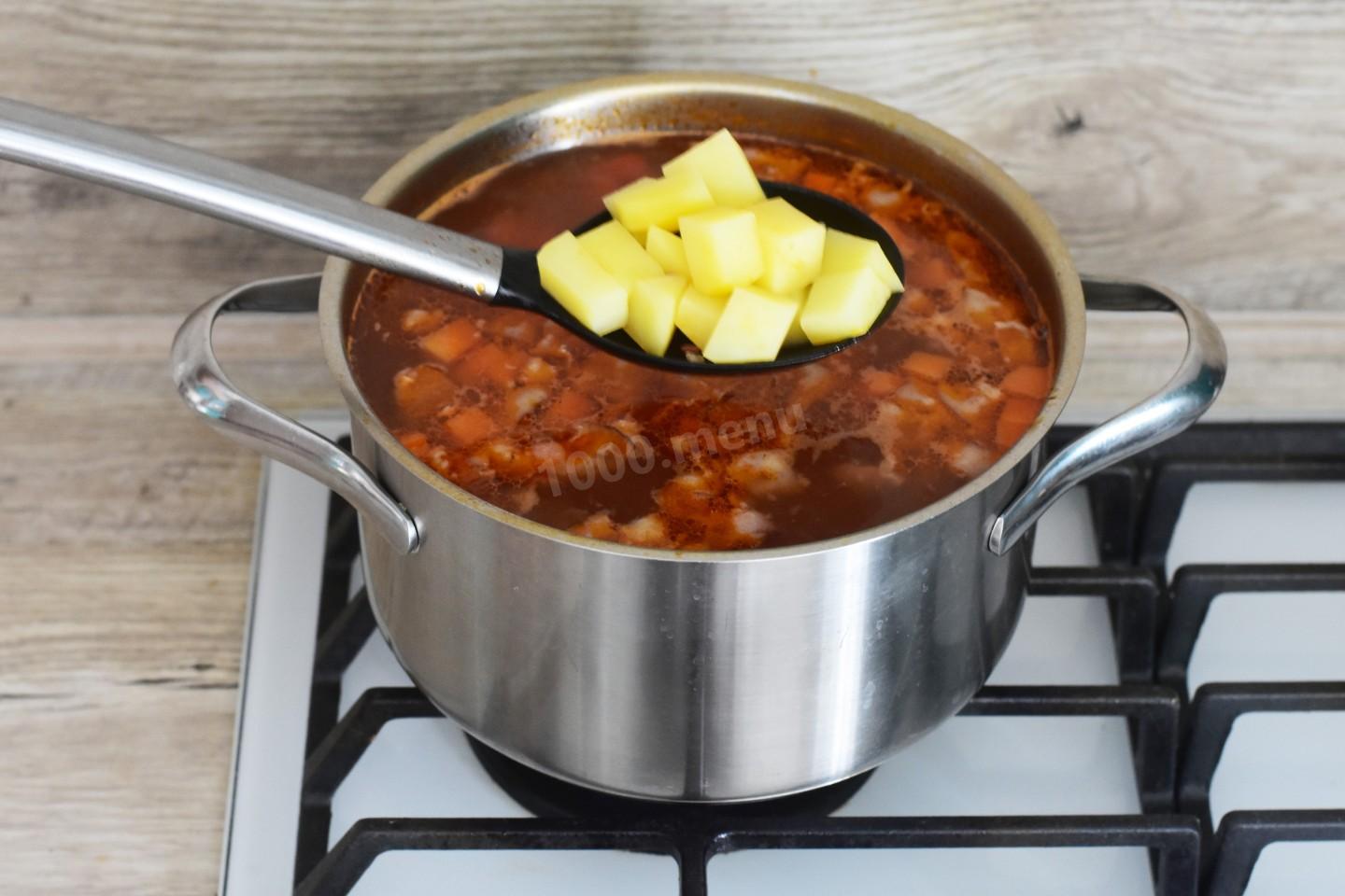 Шаг 14 приготовления Суп из фасоли красной консервированной с мясом