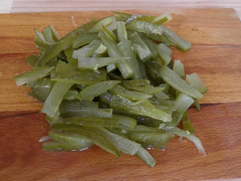 Шаг 6 приготовления Рассольник с копченой колбасой и перловкой