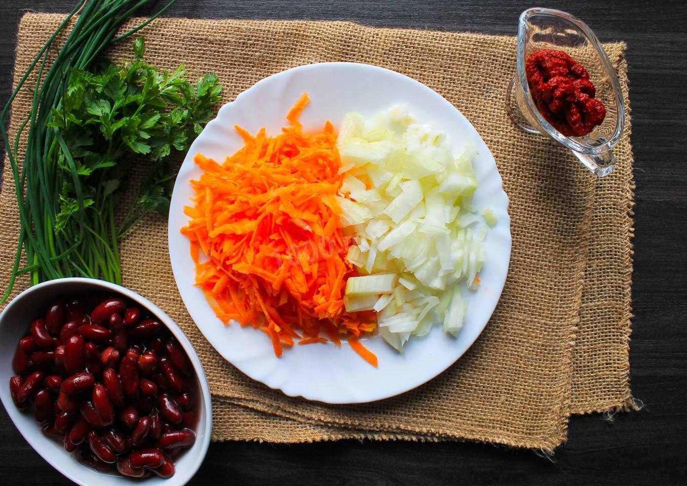 Шаг 5 приготовления Суп с консервированной фасолью и курицей