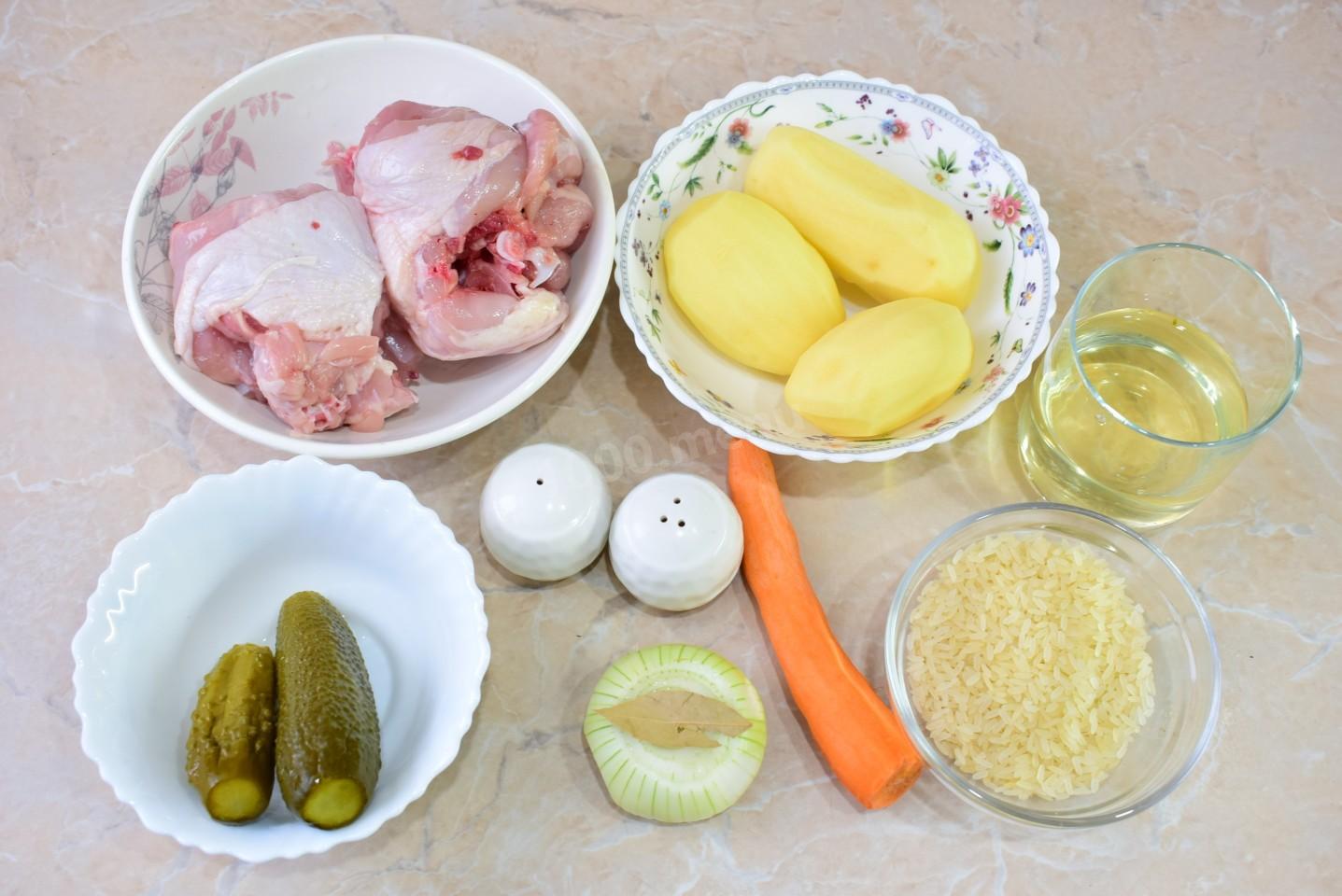 Шаг 1 приготовления Рассольник с курицей и рисом