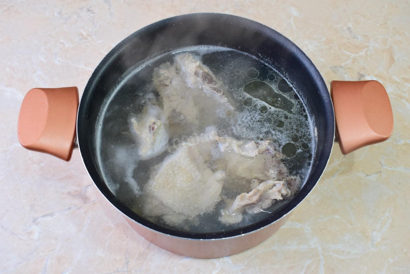 Шаг 2 приготовления Рассольник с курицей и рисом