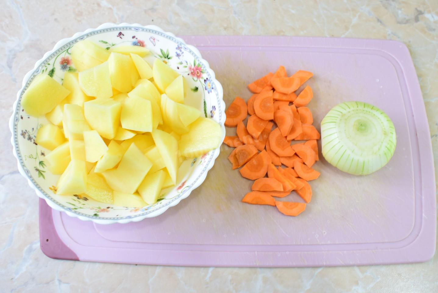 Шаг 3 приготовления Рассольник с курицей и рисом