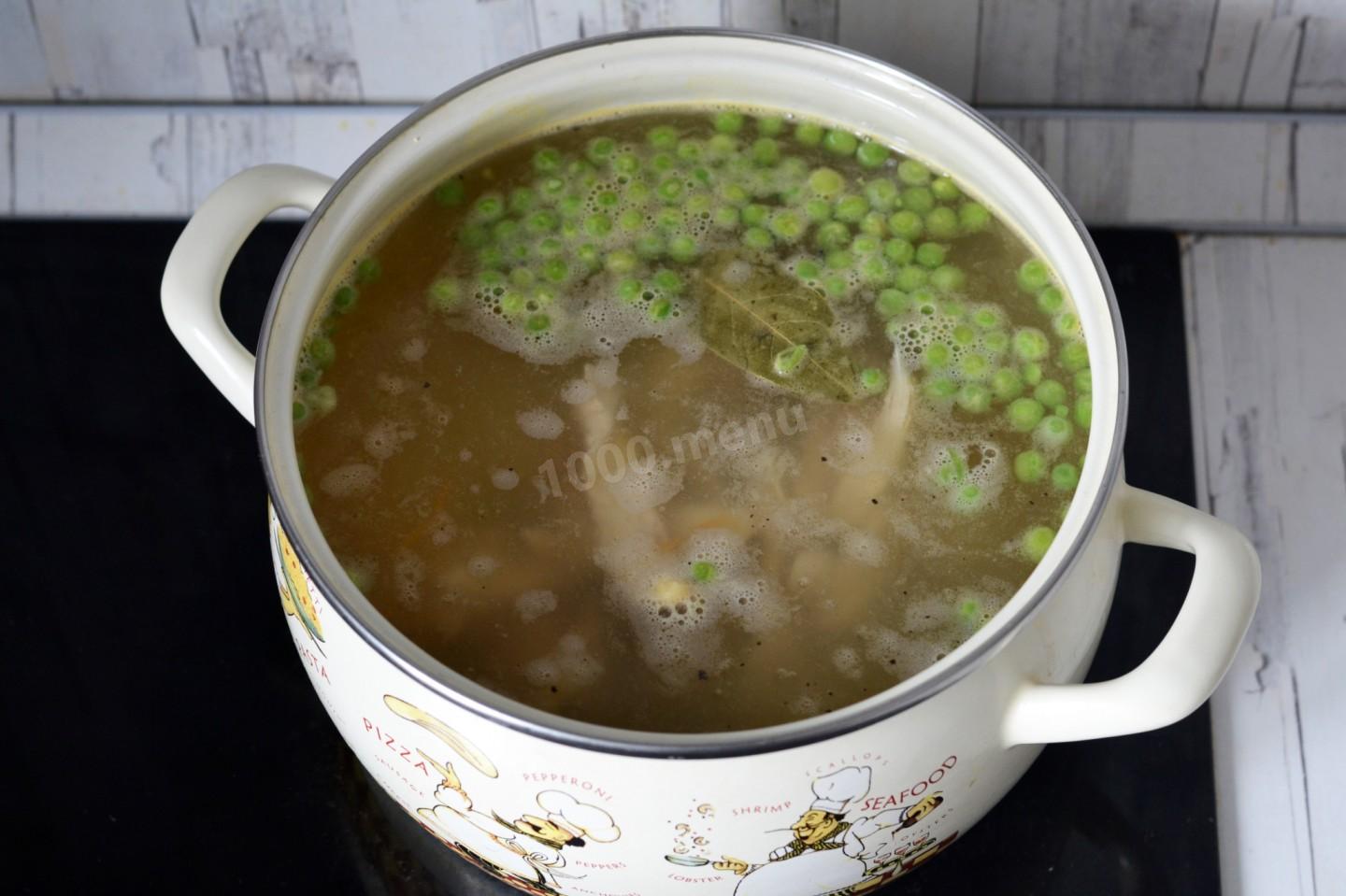 Шаг 11 приготовления Суп с кукурузной крупой и курицей