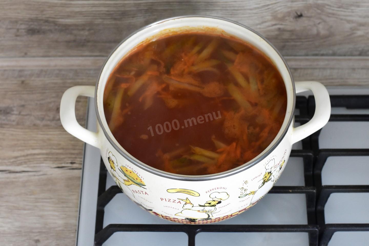 Шаг 14 приготовления Рассольник с почками перловкой и солеными огурцами
