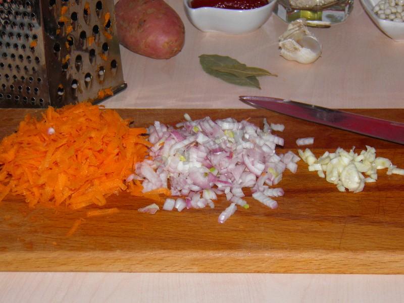 Шаг 2 приготовления Суп с рисом и фасолью в мультиварке