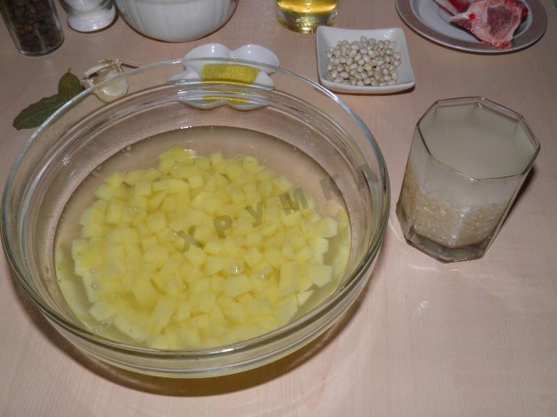Шаг 5 приготовления Суп с рисом и фасолью в мультиварке