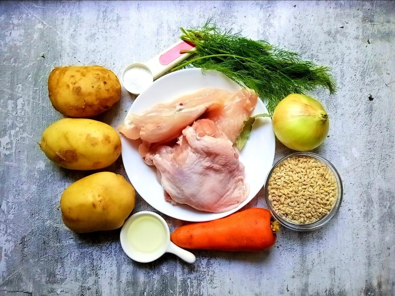 Шаг 1 приготовления Куриный суп с перловкой