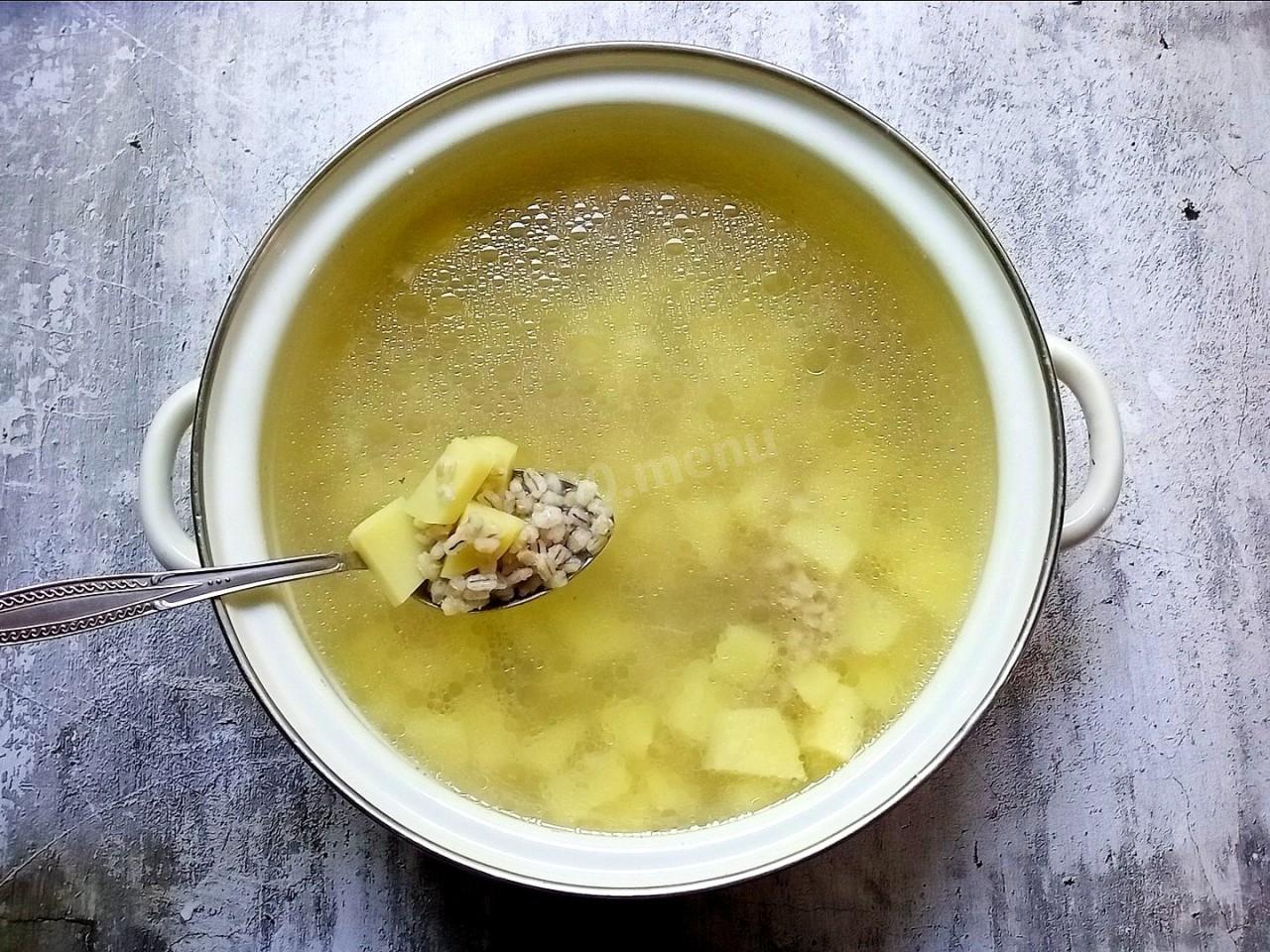 Шаг 5 приготовления Куриный суп с перловкой