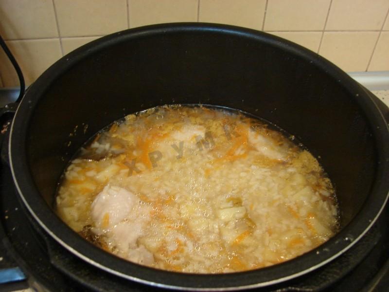 Шаг 7 приготовления Рисовый суп в мультиварке с курицей