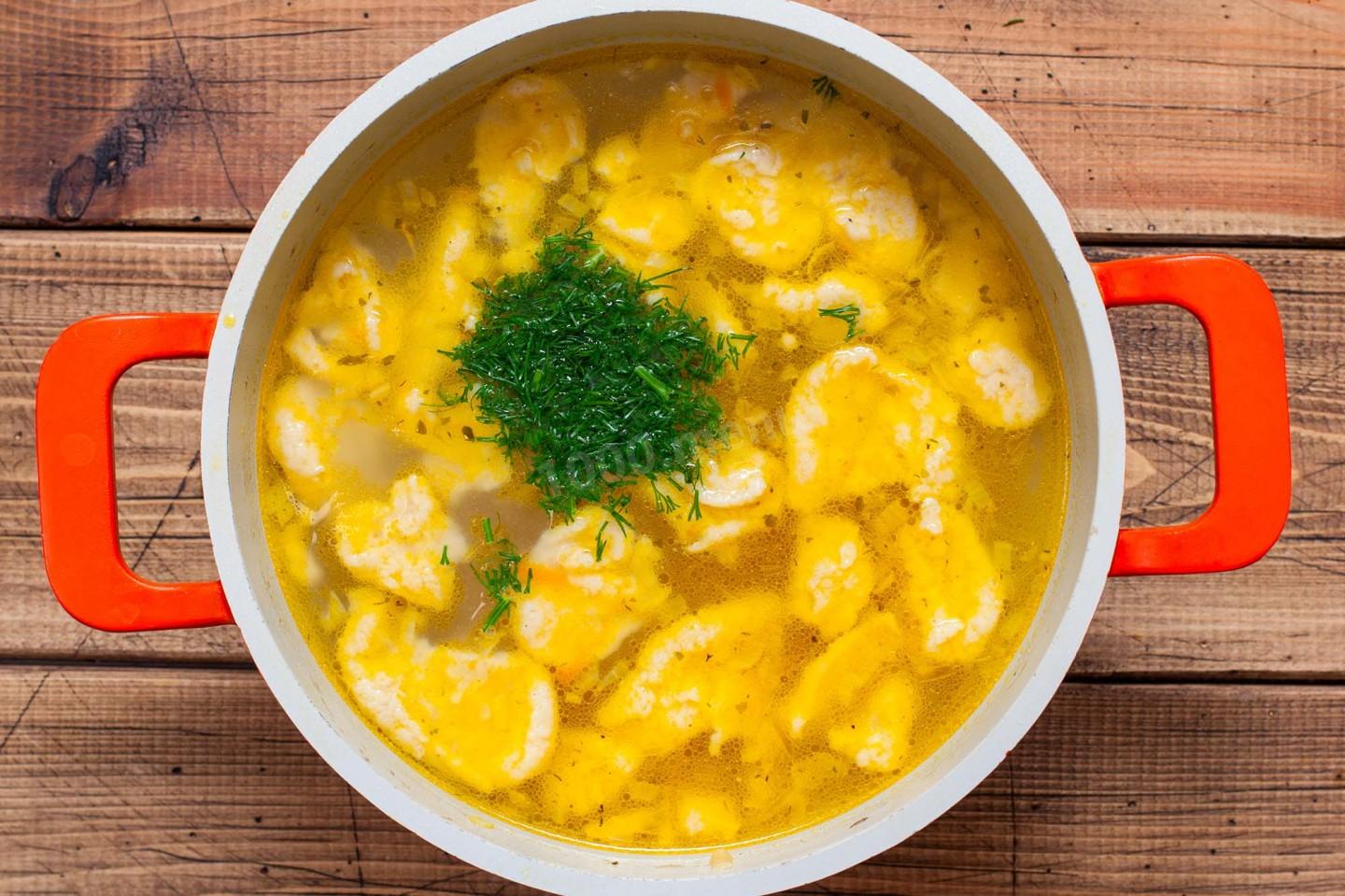 Шаг 7 приготовления Суп с курицей и клецками как в детском саду