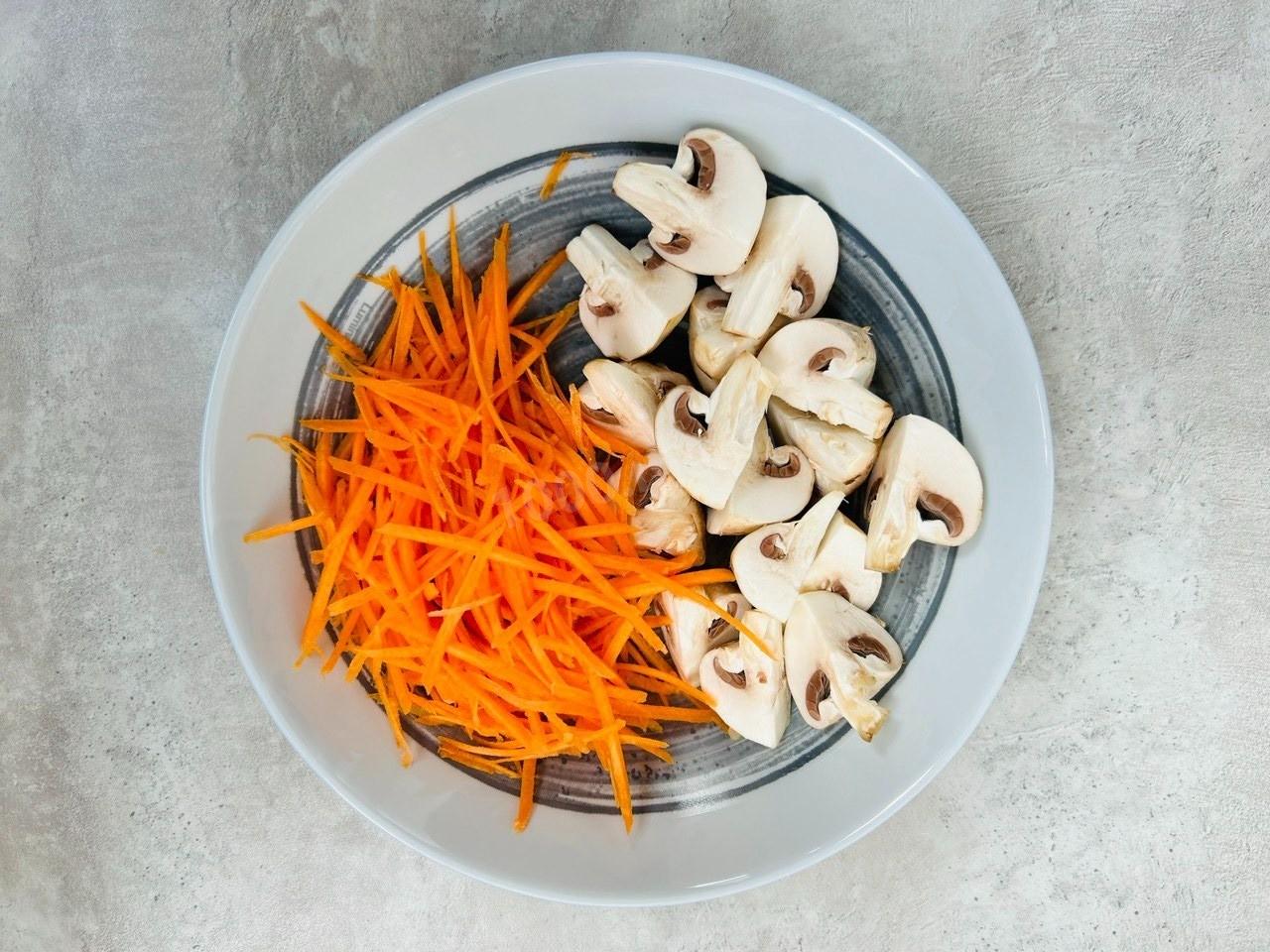 Шаг 4 приготовления Суп с фасолью грибами и курицей