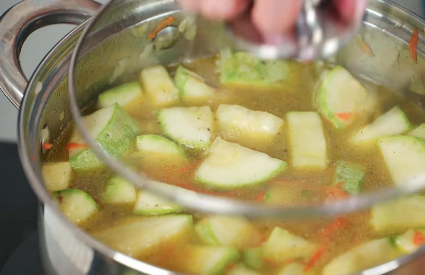 Шаг 7 приготовления Суп-пюре из кабачков на мясном бульоне