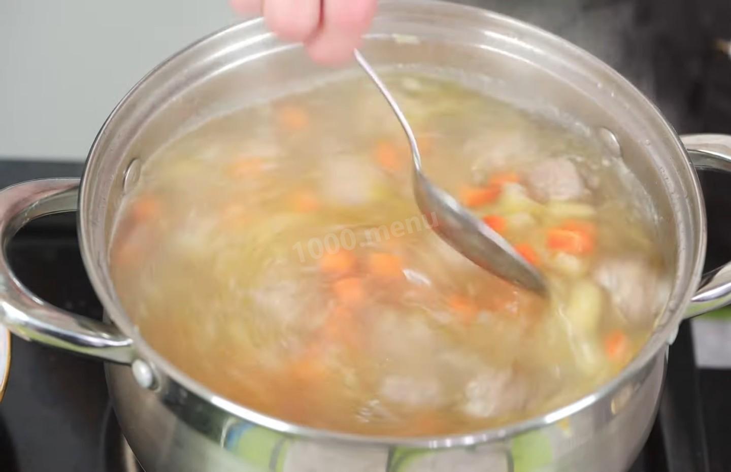 Шаг 13 приготовления Суп с овощами и мясными фрикадельками с клецками