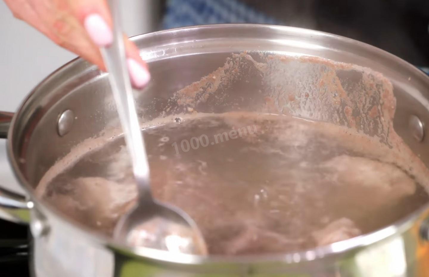 Шаг 3 приготовления Густой мясной суп с тыквой и овощной смесью