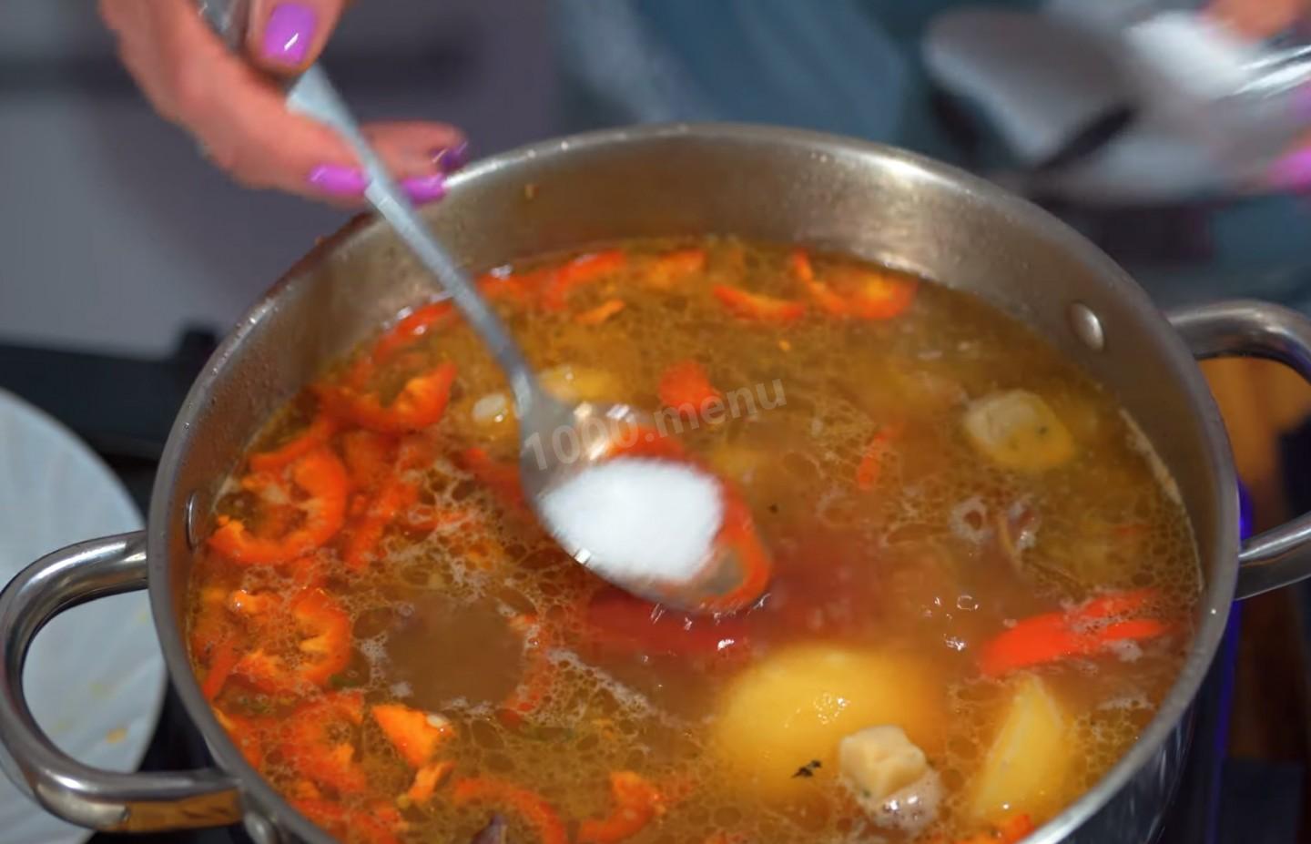 Шаг 27 приготовления Мясной суп из говядины с клёцками и овощами