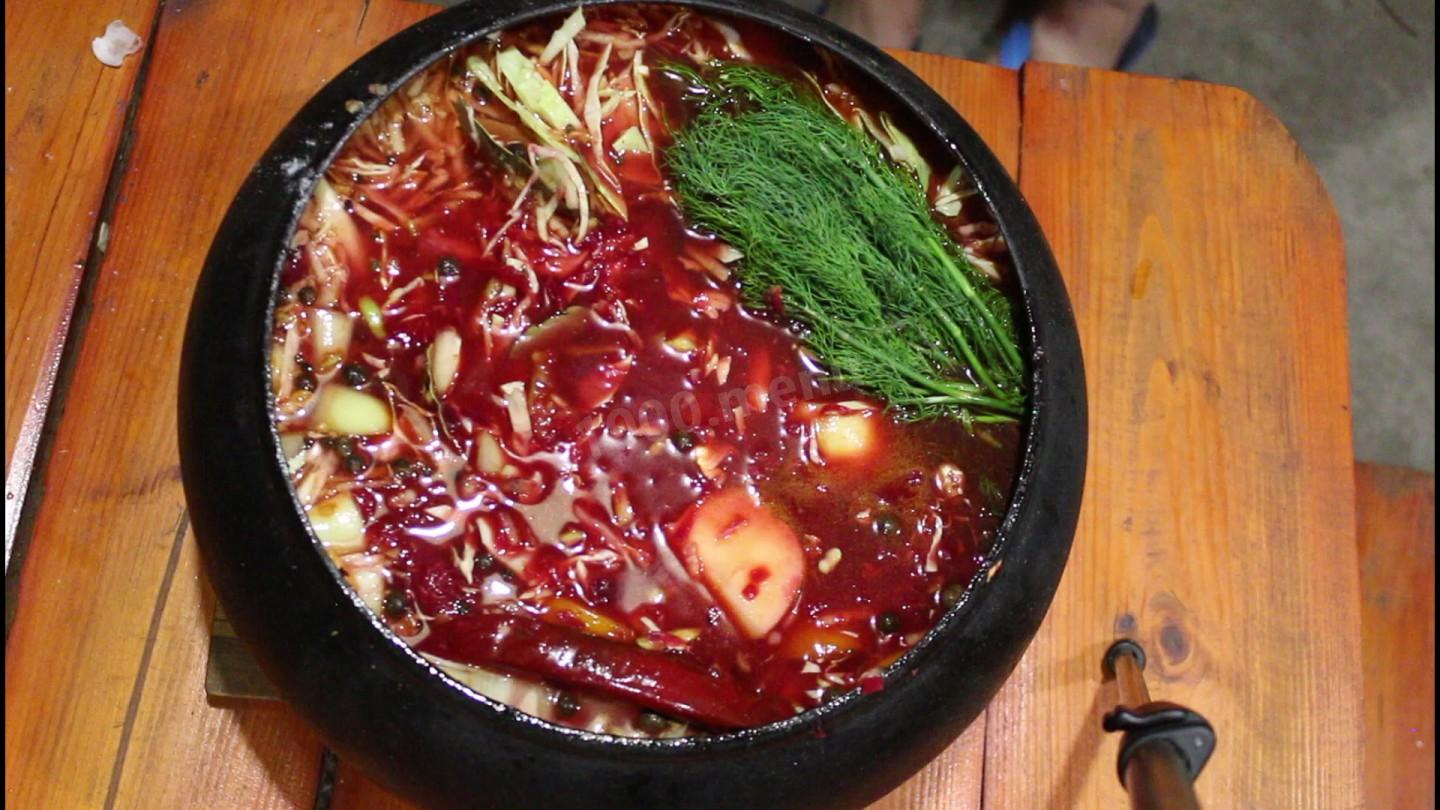 Шаг 20 приготовления Томленый борщ в казане с кабачками и яблоками