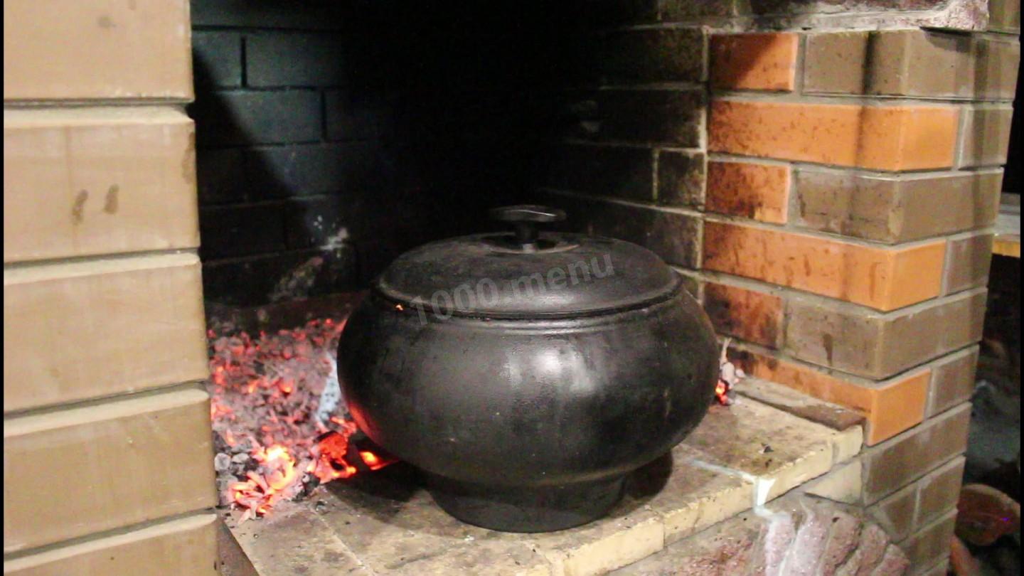 Шаг 21 приготовления Томленый борщ в казане с кабачками и яблоками