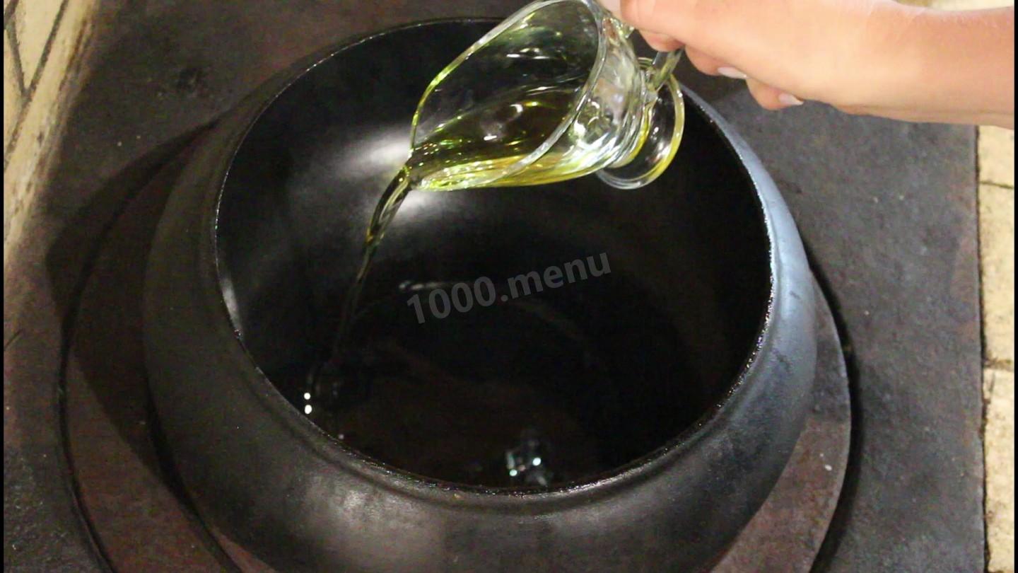 Шаг 8 приготовления Томленый борщ в казане с кабачками и яблоками