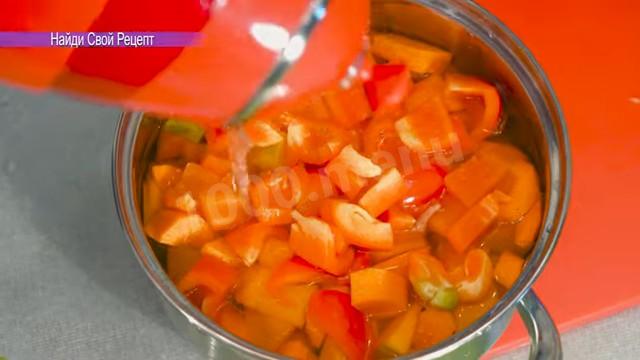 Шаг 7 приготовления тыквенный суп-пюре с болгарским перцем и сливками