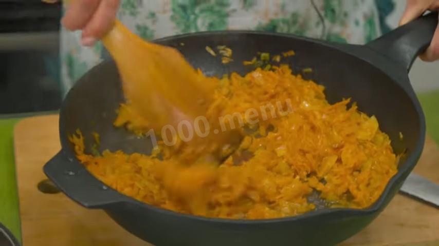 Шаг 19 приготовления Солянка с говядиной, колбасой и свиными ребрышками