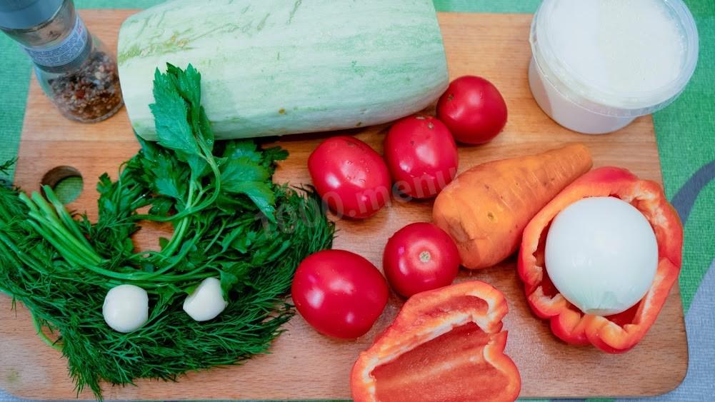 Шаг 1 приготовления Суп-пюре из кабачка с томатами и сливками