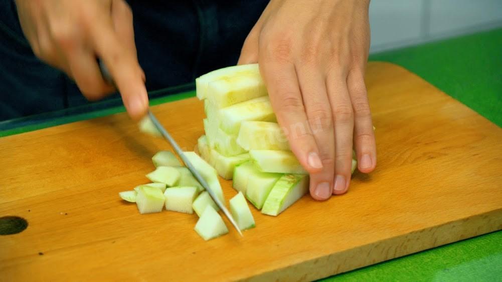 Шаг 2 приготовления Суп-пюре из кабачка с томатами и сливками