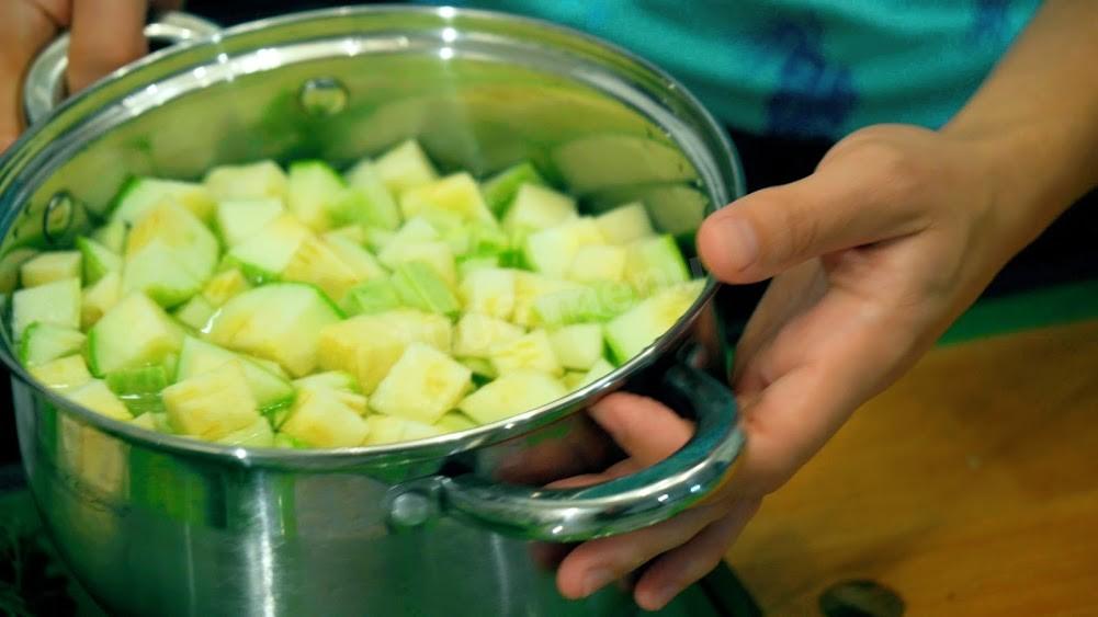 Шаг 3 приготовления Суп-пюре из кабачка с томатами и сливками
