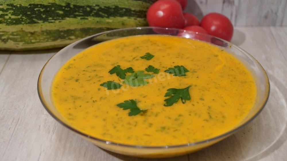 Обложка рецепта Суп-пюре из кабачка с томатами и сливками
