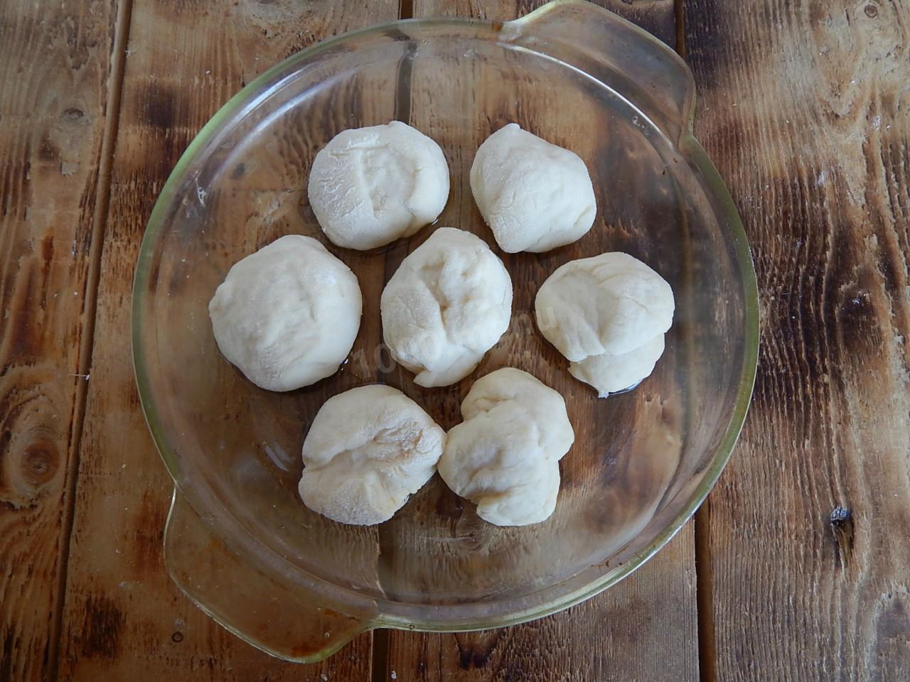 Шаг 12 приготовления Борщ с курицей с пампушками и чесноком