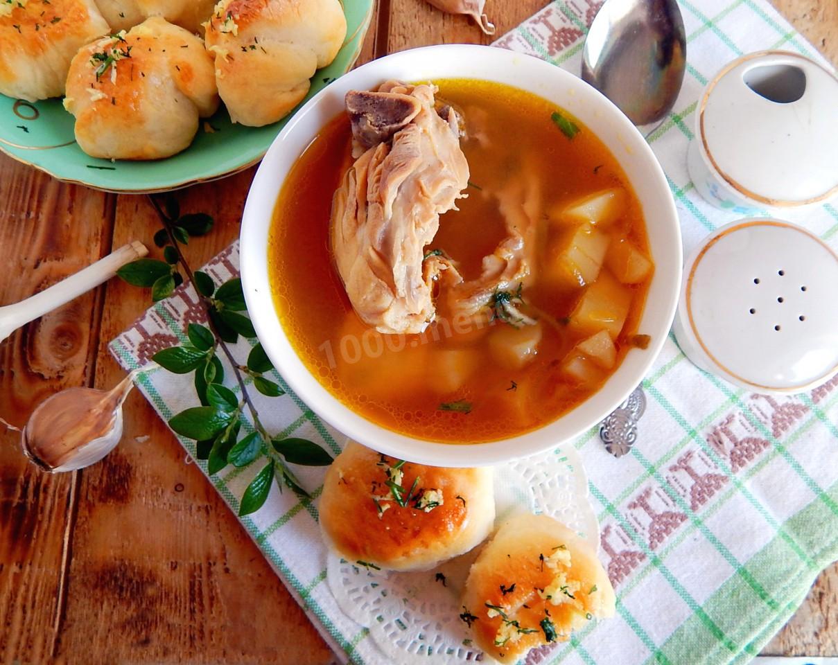 Шаг 15 приготовления Борщ с курицей с пампушками и чесноком