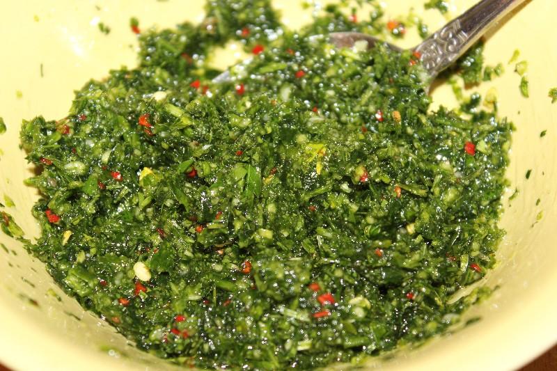 Шаг 16 приготовления Борщ со свекольной ботвой и чесночными булочками