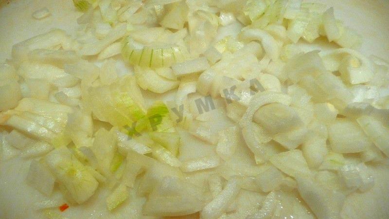 Шаг 3 приготовления Кислые щи с тушенкой из квашеной капусты