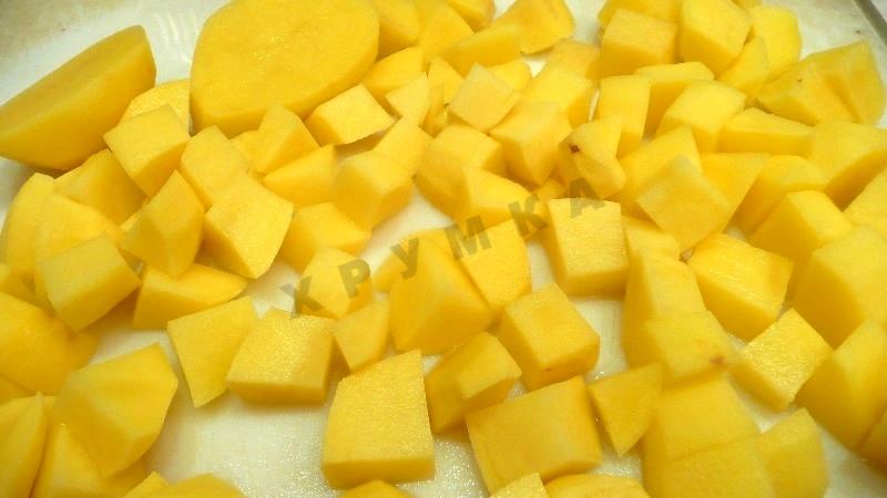Шаг 5 приготовления Кислые щи с тушенкой из квашеной капусты